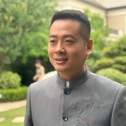 贺自飞