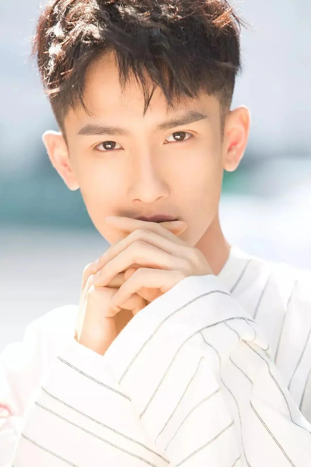 https://d2z41im5sef4ve.cloudfront.net/dev/wiki/liujunda_photo_7.webp