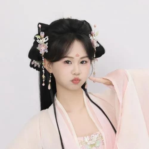 张浩伶